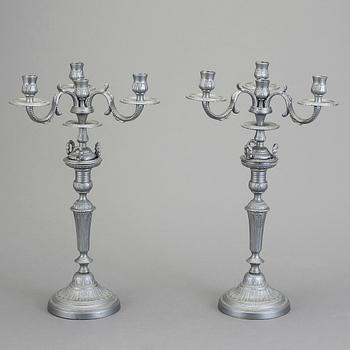 KANDELABRAR, ett par, tenn, 1800/1900-tal.