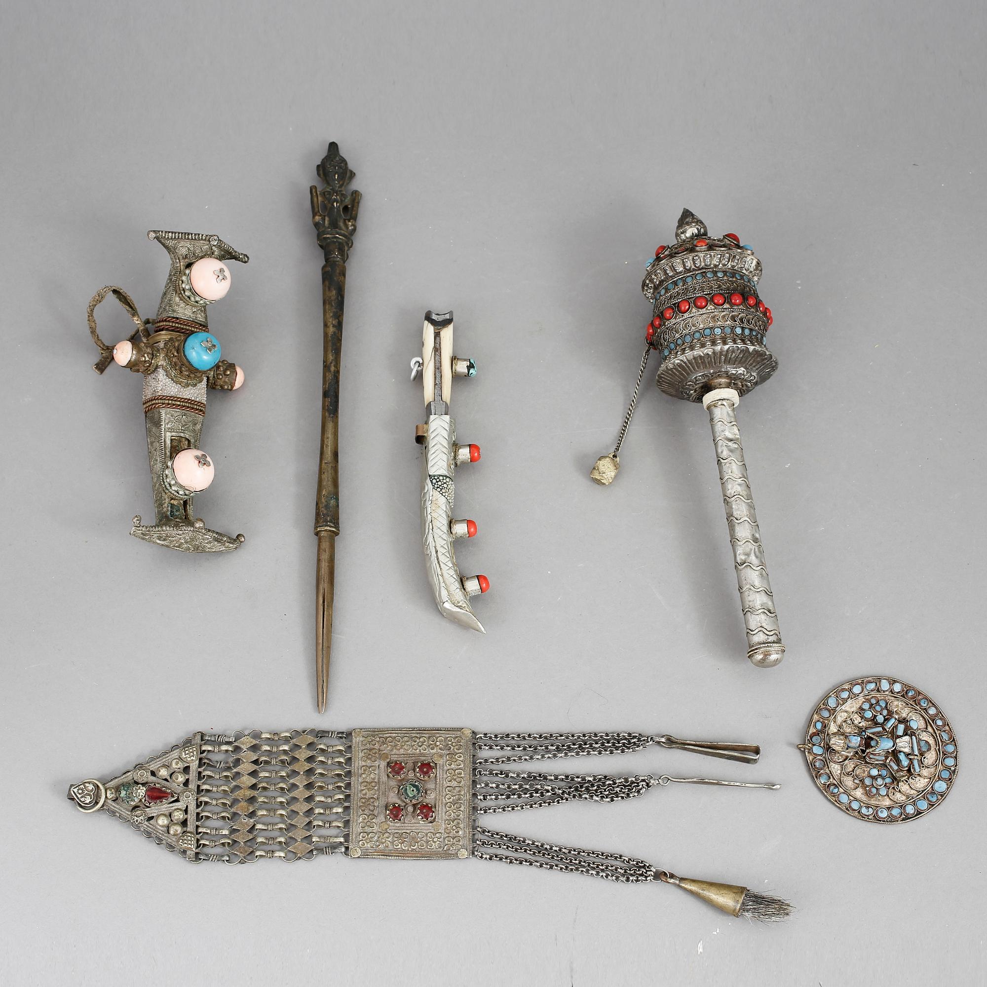 PARTI ORIENTALISKA FÖREMÅL, 6 st, 1900-tal.