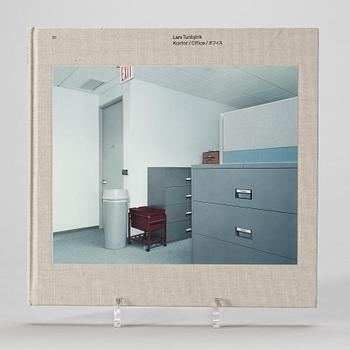 Book, Lars Tunbjörk "Kontor/Office" (2001).