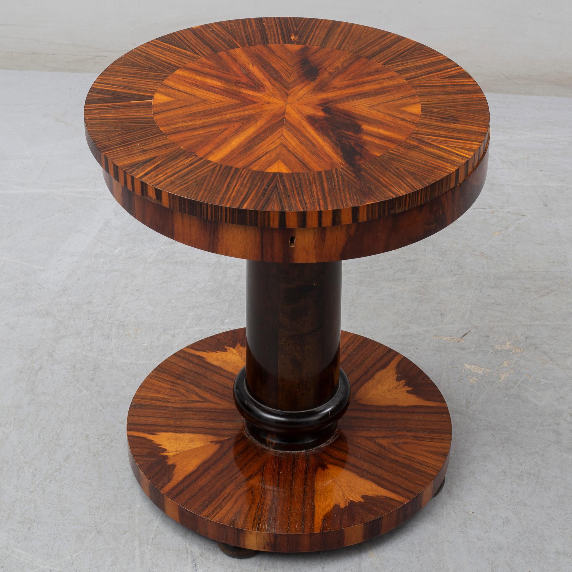 An Art Deco sewing table, 1920s / 30s.