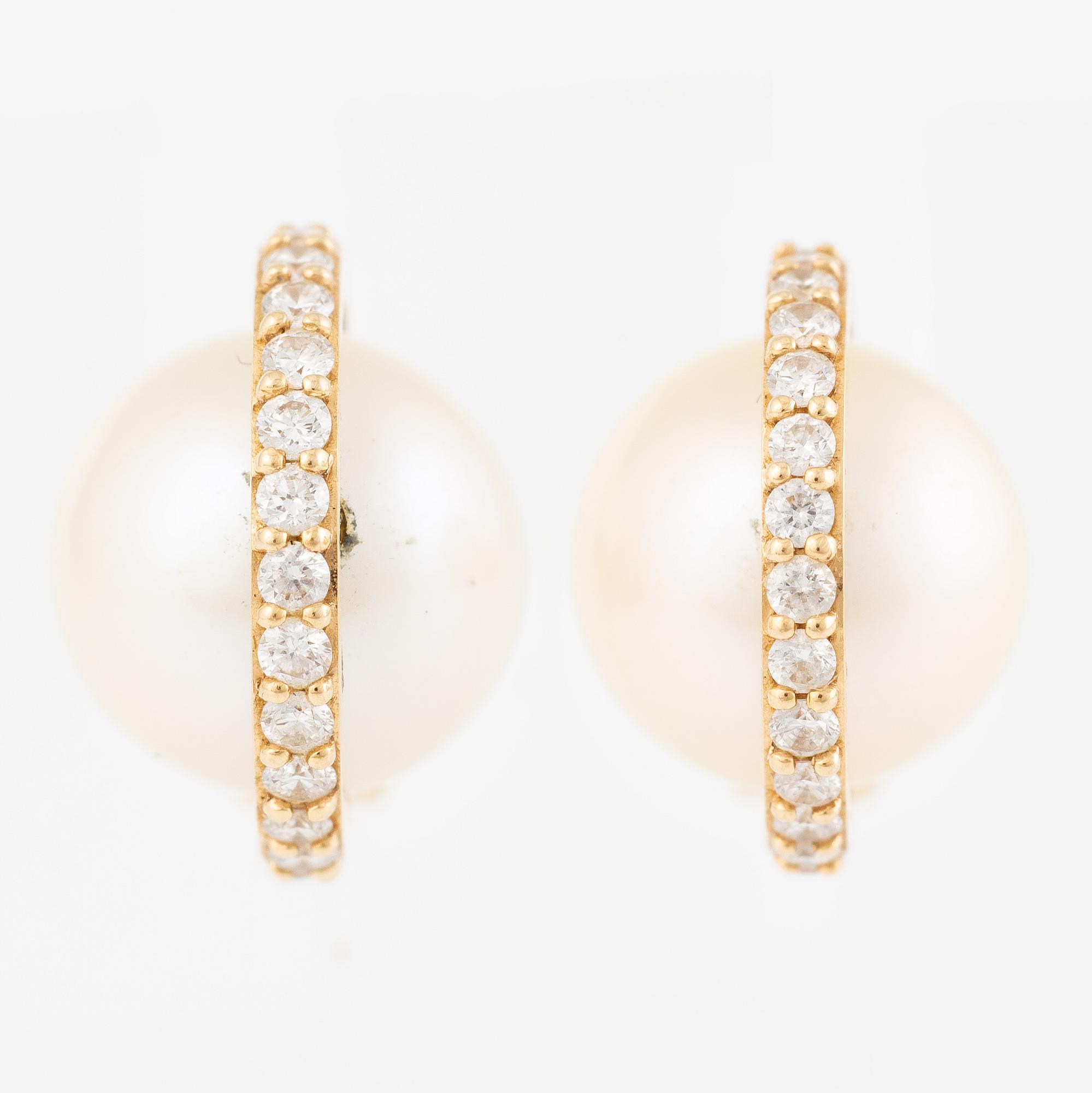Earrings, a pair, 18K gold with pearls and small brilliant-cut diamonds.