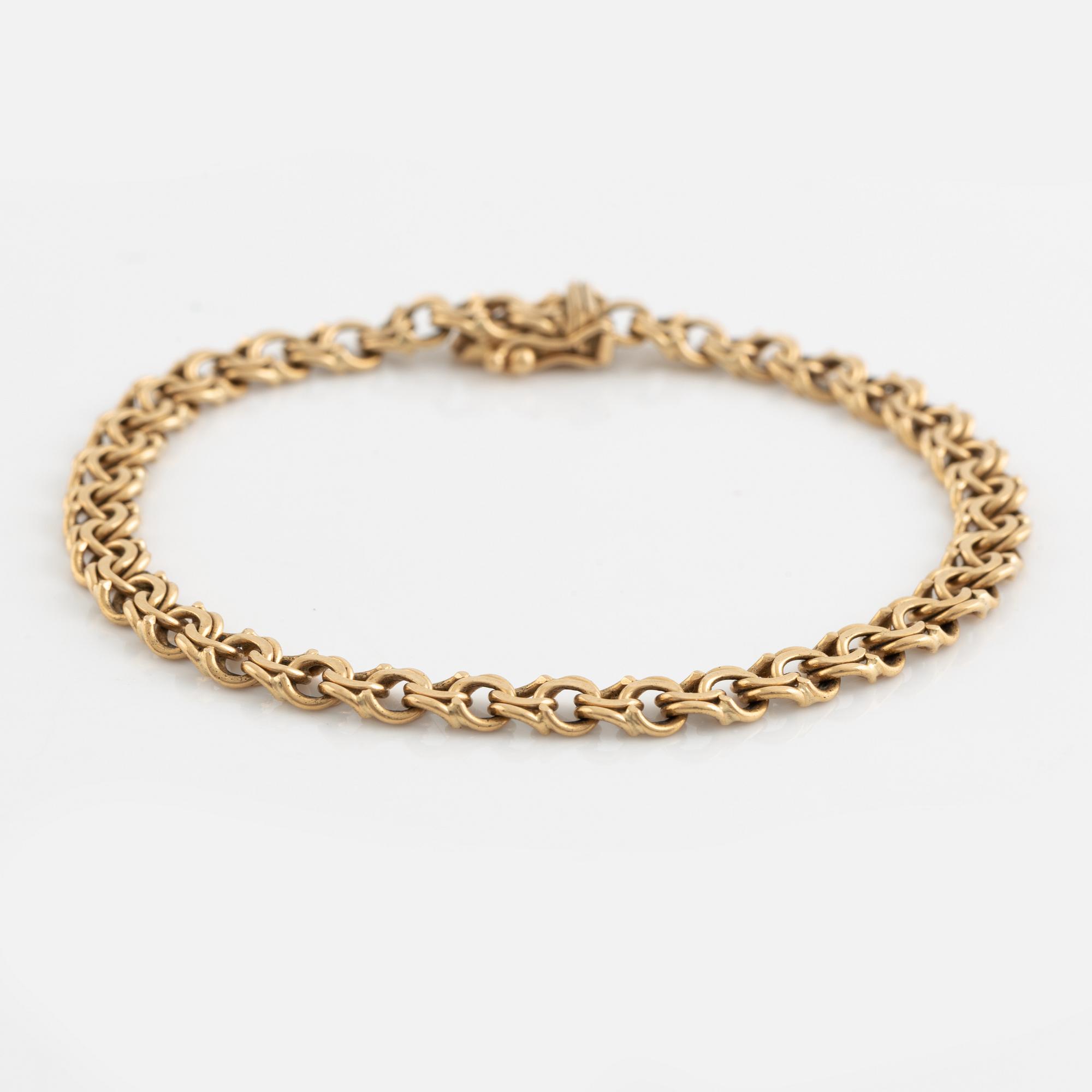 18K gold bracelet.