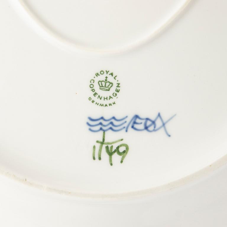 Serving dish, porcelain, Royal Copenhagen, "Musselmalet helblond", model 1149, 1969-1974.