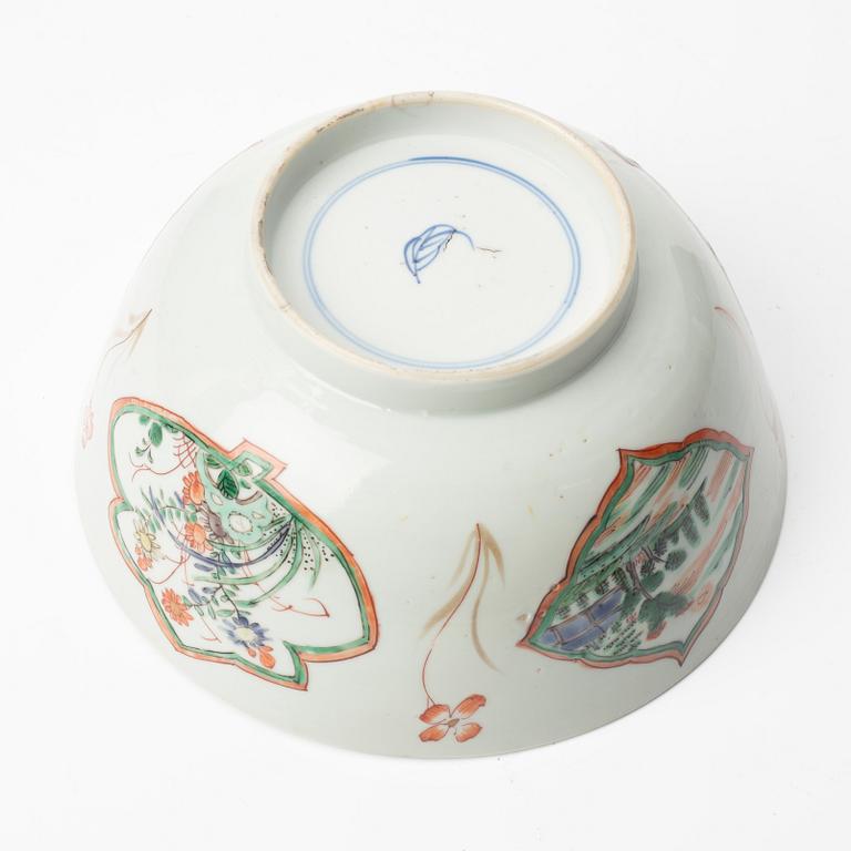 A Chinese famille verte porcelain bowl, Qing dynasty, Kangxi (1662-1722).