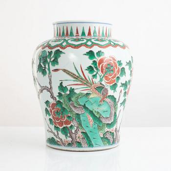 A wucai Kangxi style urn, possibly Samson, around 1900.