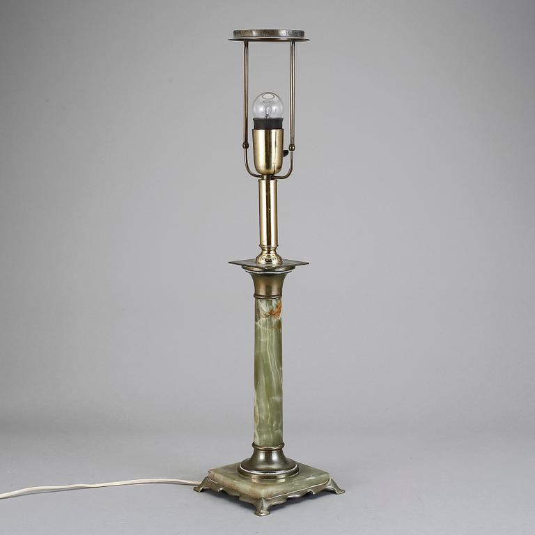 BORDSLAMPA, omkring 1900-talets mitt.
