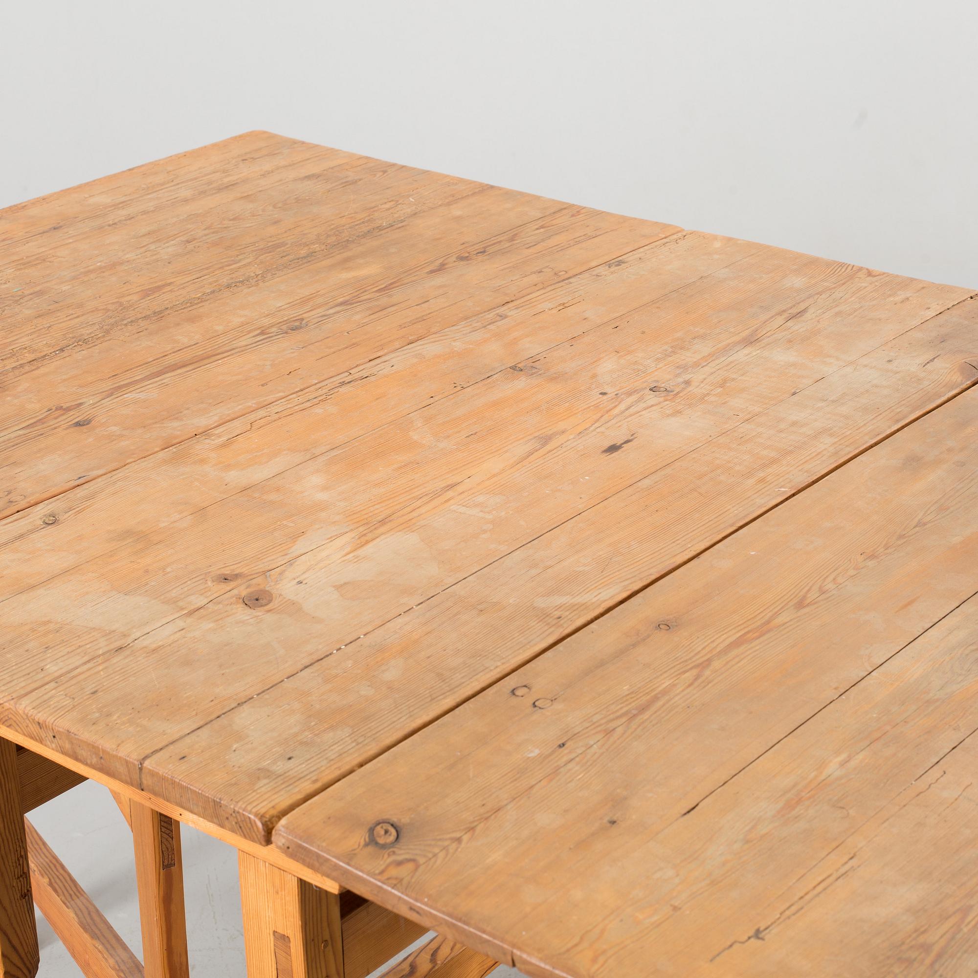 A 19/20th century gate-legged table. - Bukowskis