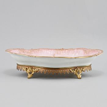 SKÅL, porslin,  nyrokokostil, Frankrike, 1900-talets första hälft.