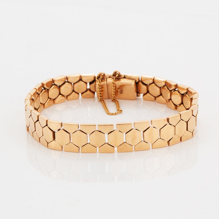 An 18K gold bracelet.