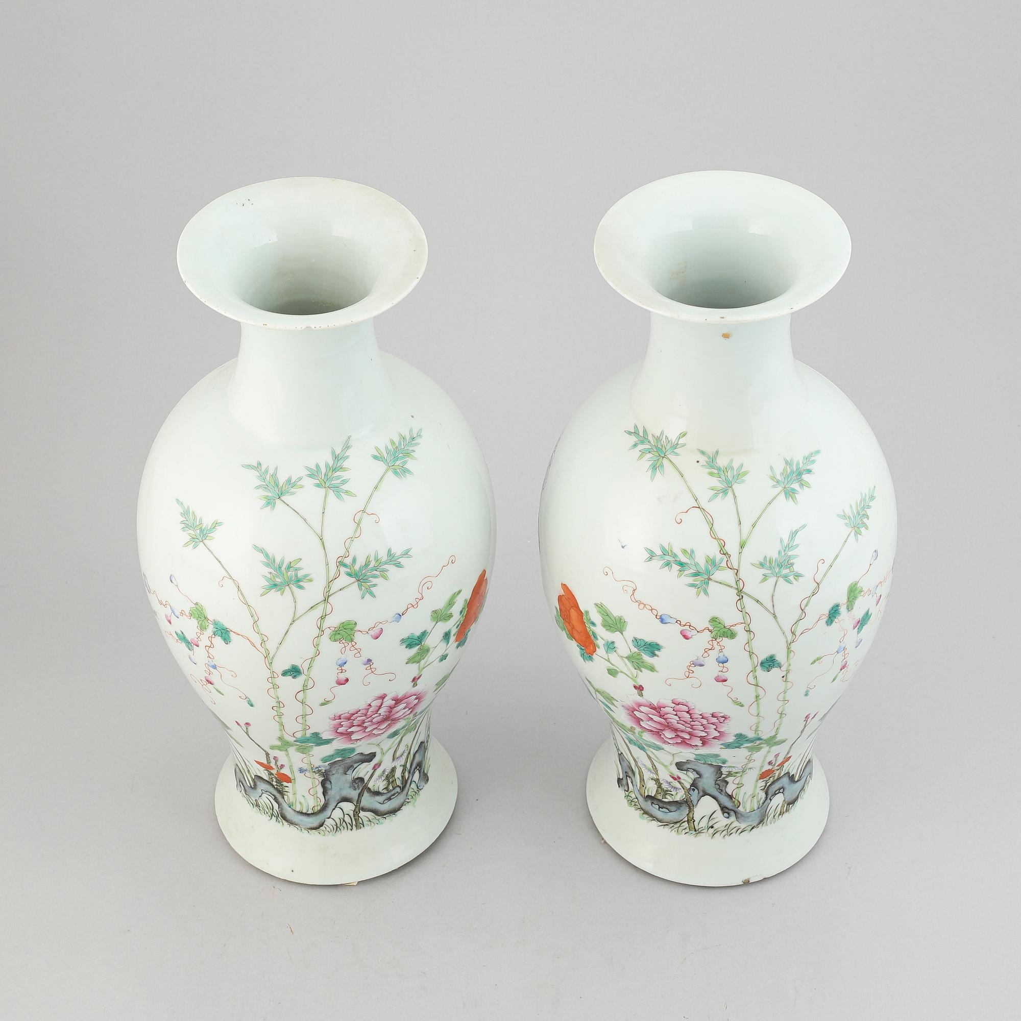 A pair of famille rose vases, late Qing dynasty, circa 1900.