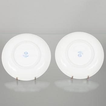 TEKOPPAR MED FAT, ett par, porslin, Kuznetsov, Ryssland 1891-1917.