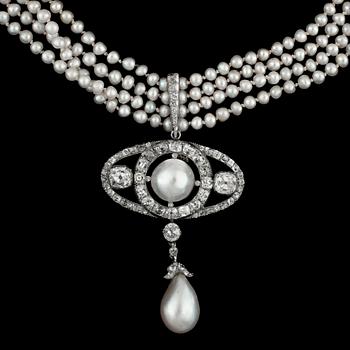 1063. A 4-strand natural pearl necklace, with a detachable pendant/brooch with old-cut diamonds tot. app. 3.80 ct and pearls.