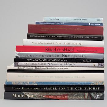 BOOKS, 15 pieces, subject: ceremonial costumes, costumes and fashion.