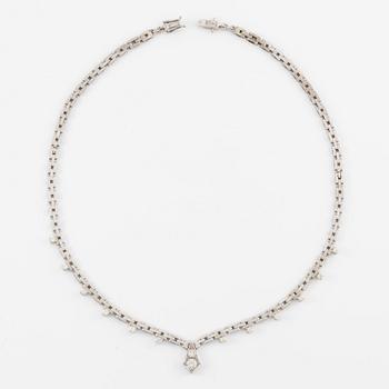 Necklace, 18K white gold set with brilliant-cut diamonds.