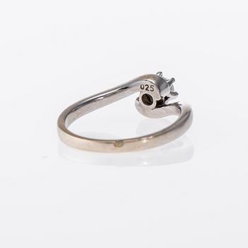 RING, 18K vitguld, ca 0,25 ct. Vikt 3,5 g.