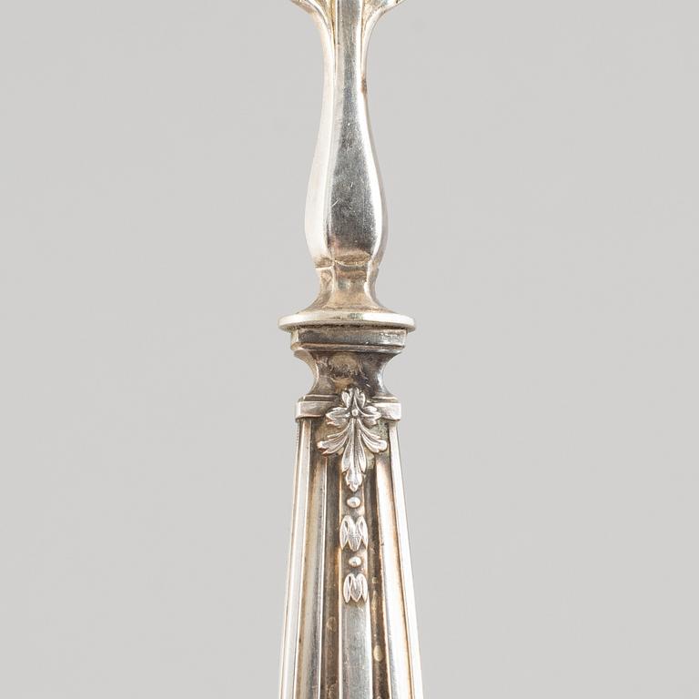 Ostrongafflar, 12 st, silver, Paris, Frankrike omkring år 1900.