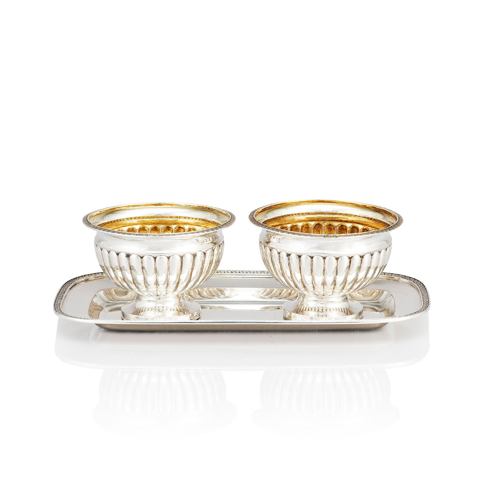 Anders Lundqvist, geléskålar, ett par samt ställning, delvis förgyllt silver, Stockholm 1817. Empire.