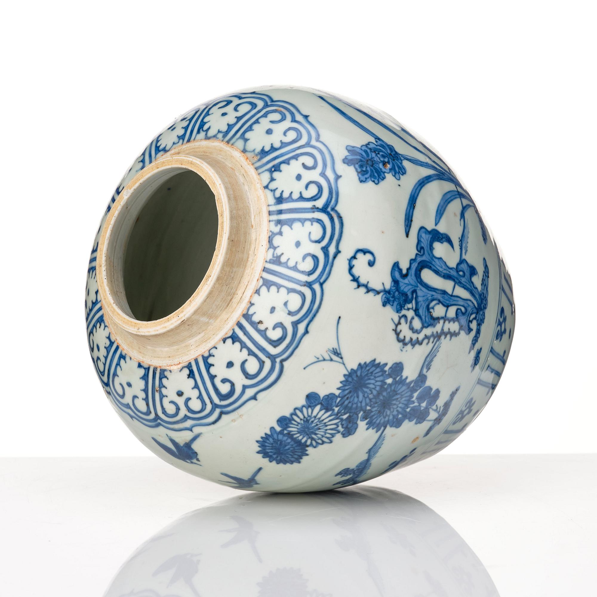 KRUKA, porslin. Mingdynastin (1368-1664).
