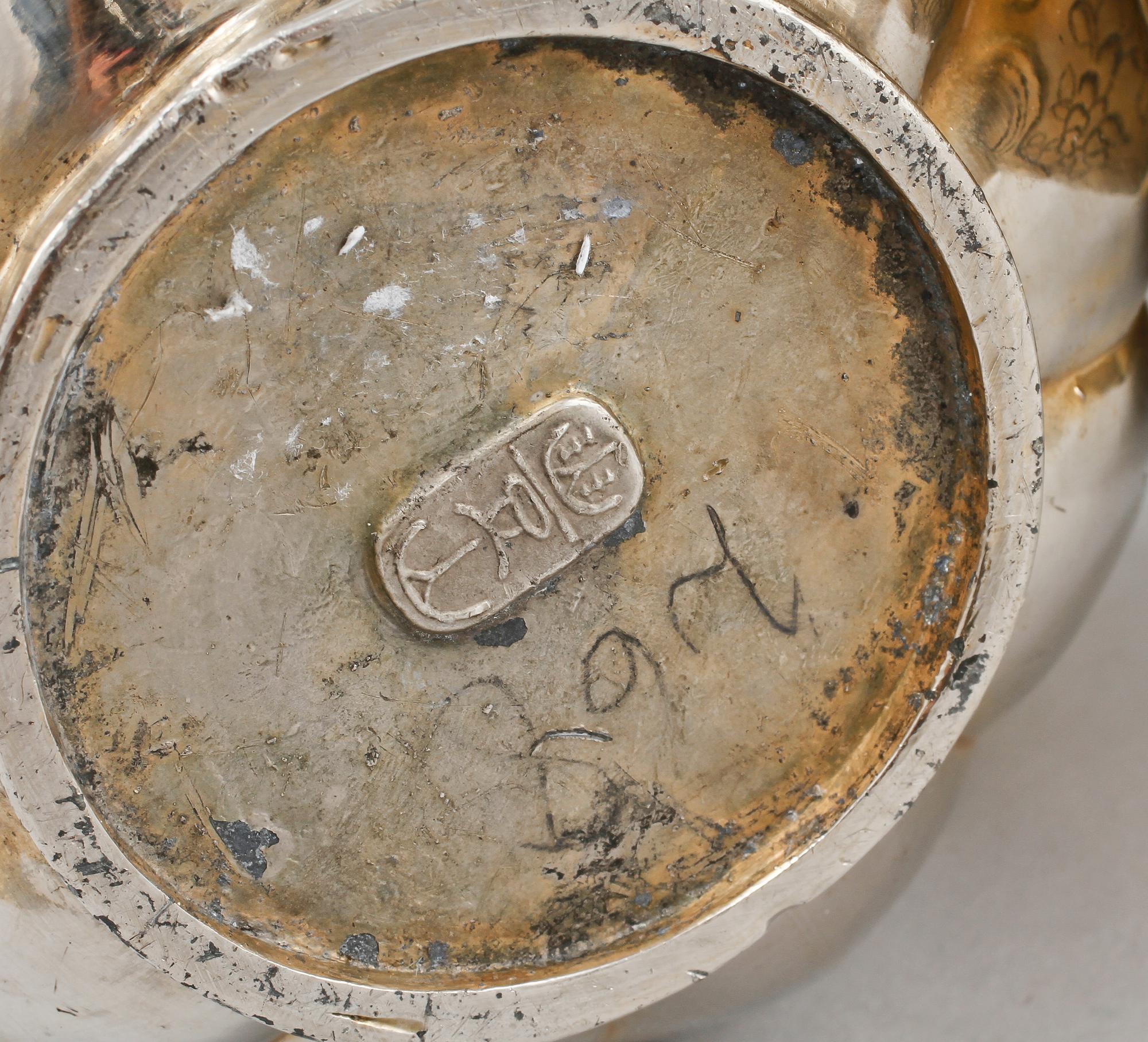 VASER, 2 st, vitmetall samt gulmetall, 1900-talets andra hälft.