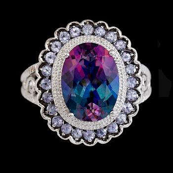 RING, sterlingsilver, färgad topas ca 5.00 ct, tanzaniter tot ca 1.50 ct.
