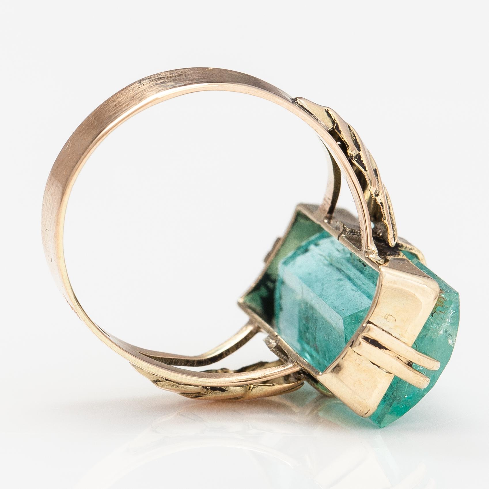 A 14K gold ring with an aquamarine. John Erik Lohm, Helsinki 1967 