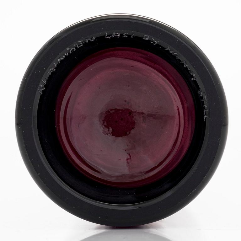 Nanny Still, a glass bottle signed Riihimäen Lasi O.Y Nanny Still.