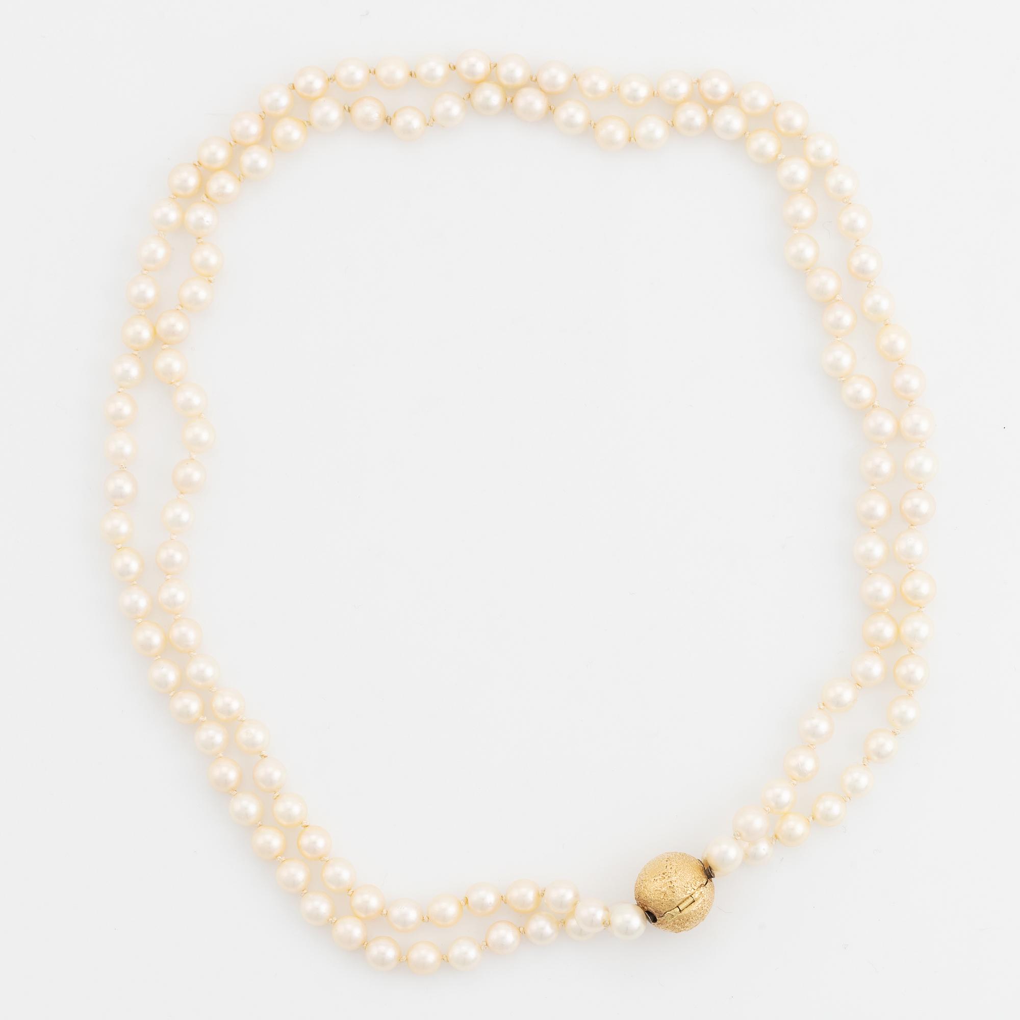 Ole Lynggaard, 18K gold clasp with two pearl necklaces.