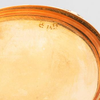 A late 18th century gold box en deux colour and enamel, possibly Hanau, Louis XVI.