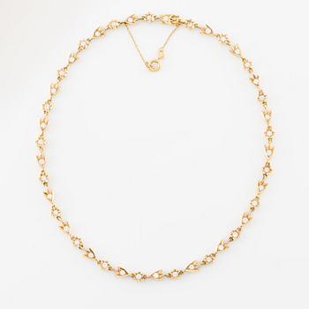 A necklace in 18K gold round brilliant-cut diamonds.