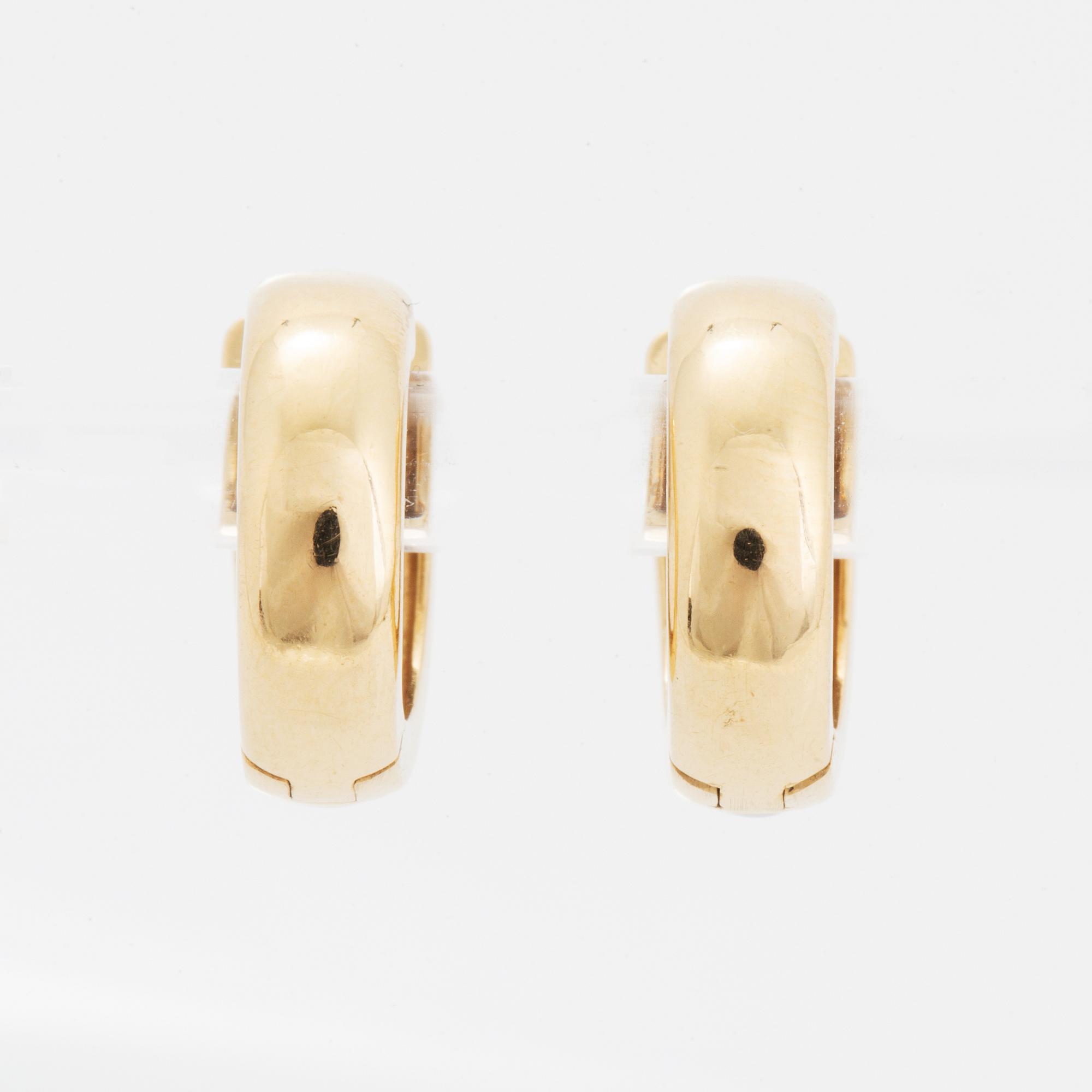 Örhängen, kreoler med briljantslipade diamanter.