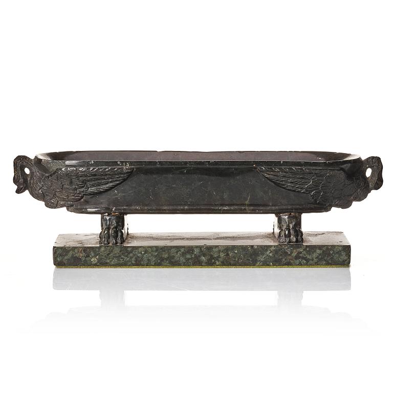 Skål, sarkofagform, 1800-talets senare del.