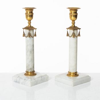 Ljusstakar, ett par, Sverige, omkring år 1900. Sengustaviansk stil.