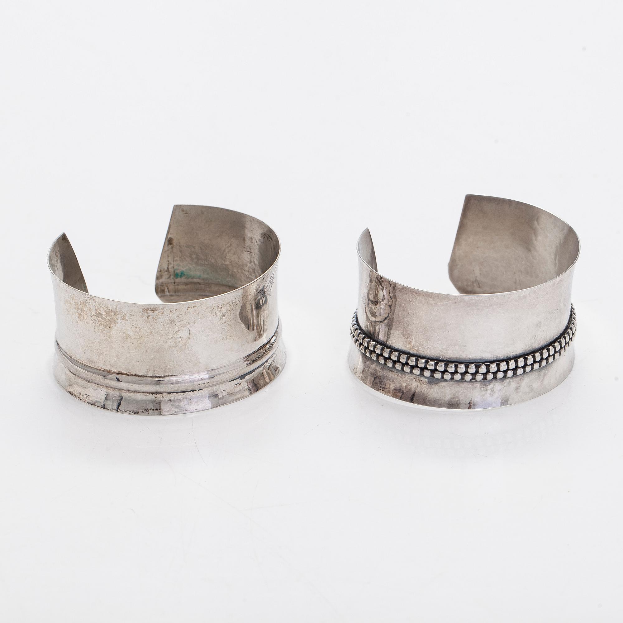 Mauno Honkanen, armband, 2 st, silver, A. Tillander, Helsingfors 1964.