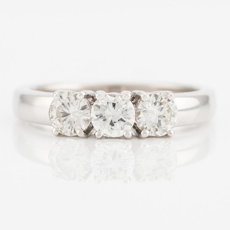 Ring with three brilliant-cut diamonds.