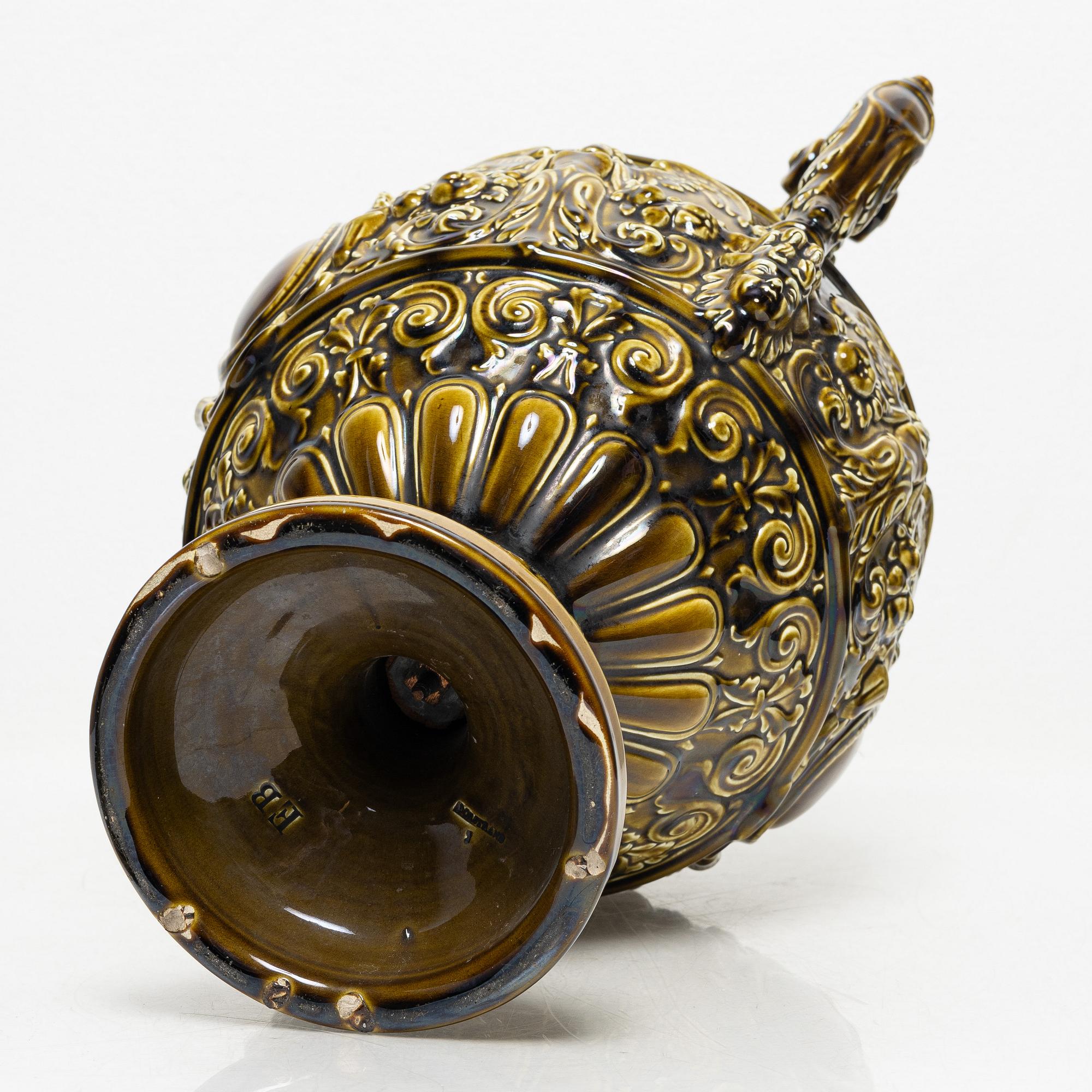 Rörstrand, a neo-renaissance majolica urn with cover, Sweden, second half of the 19th century.