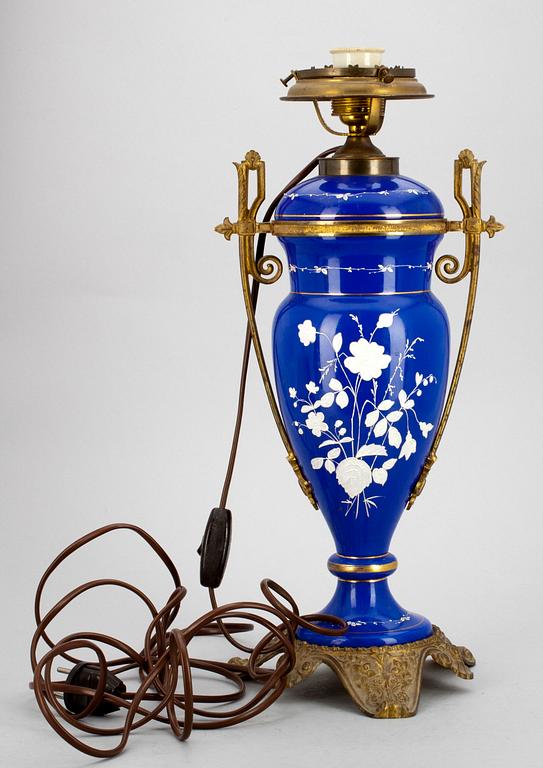 BORDSLAMPA, porslin, mässing, nyrokoko, 1800-talets senare hälft.