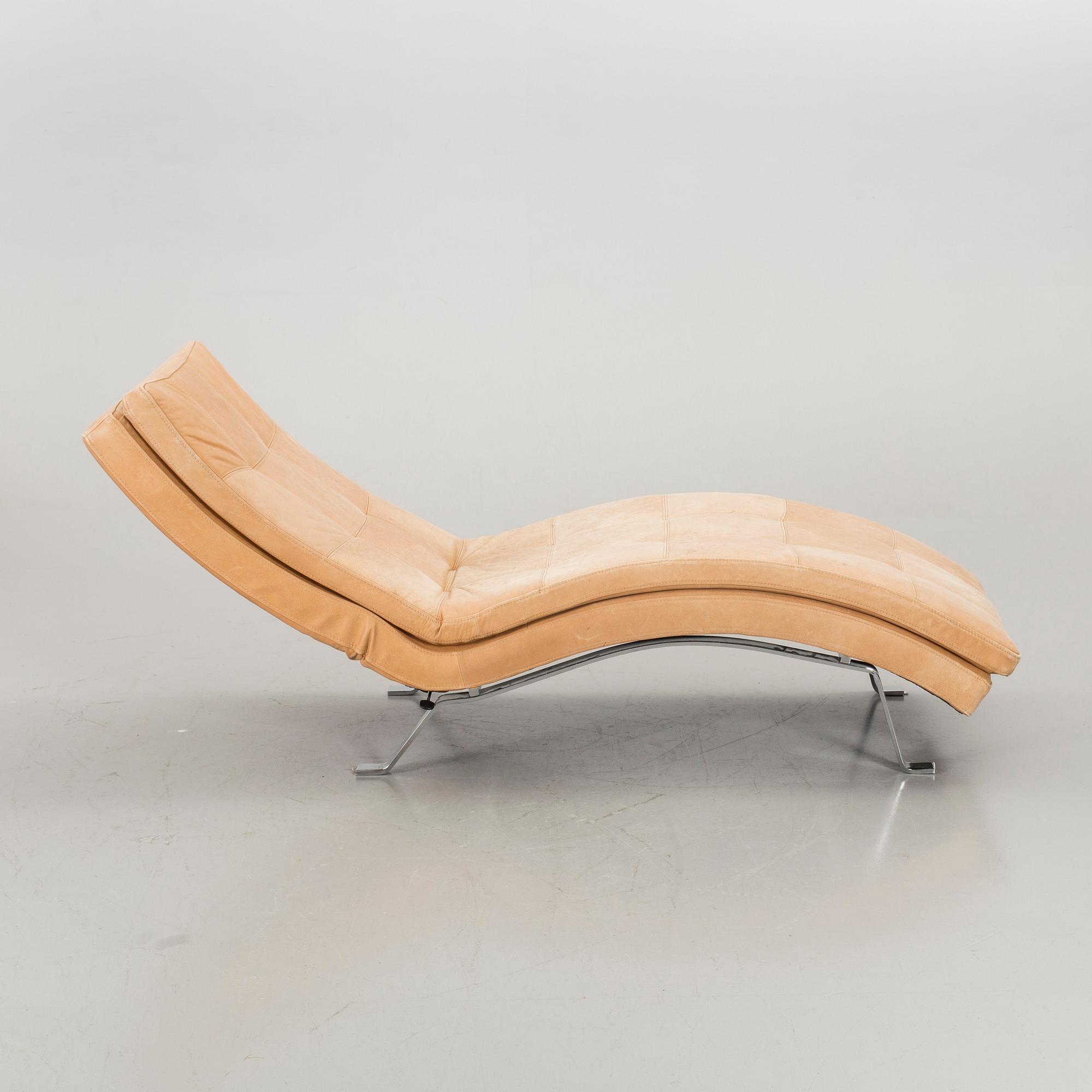 LIGGFÅTÖLJ, skinn, 2000-tal.