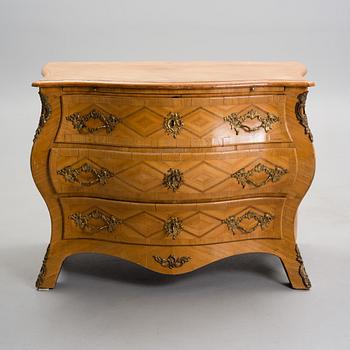 CHEST OF DRAWERS, rococo 18th century, elm.