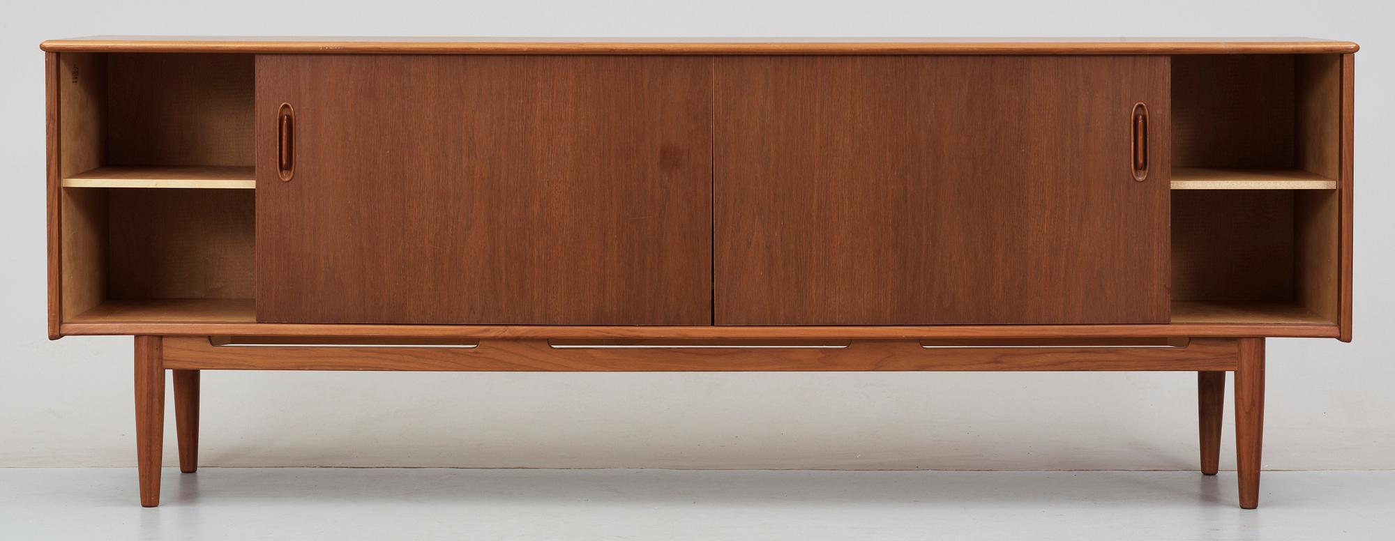 SIDEBOARD, Nils Jonsson, Toreds, 1900-talets mitt.