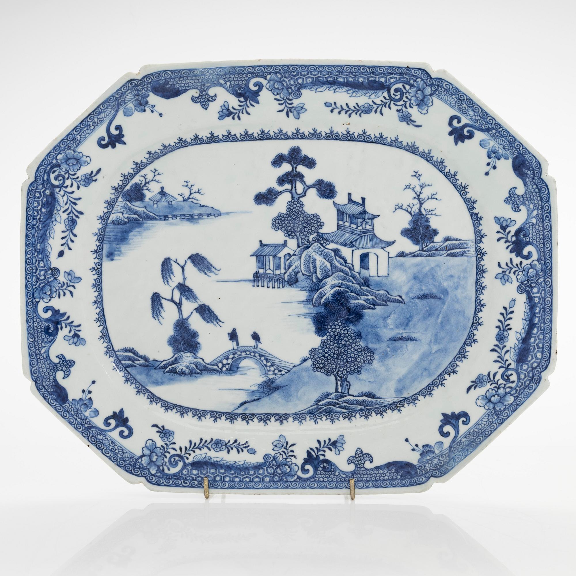 A blue and white tureen with cover and a dish, Qing dynasty, Qianlong (1736-95).