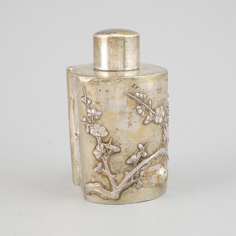 A Chinese silver tea caddy, Luenwo, Shanghai, first half of the 20th century.
