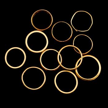 RINGAR, 11 st, 23 k guld. Vikt ca 55 gram.