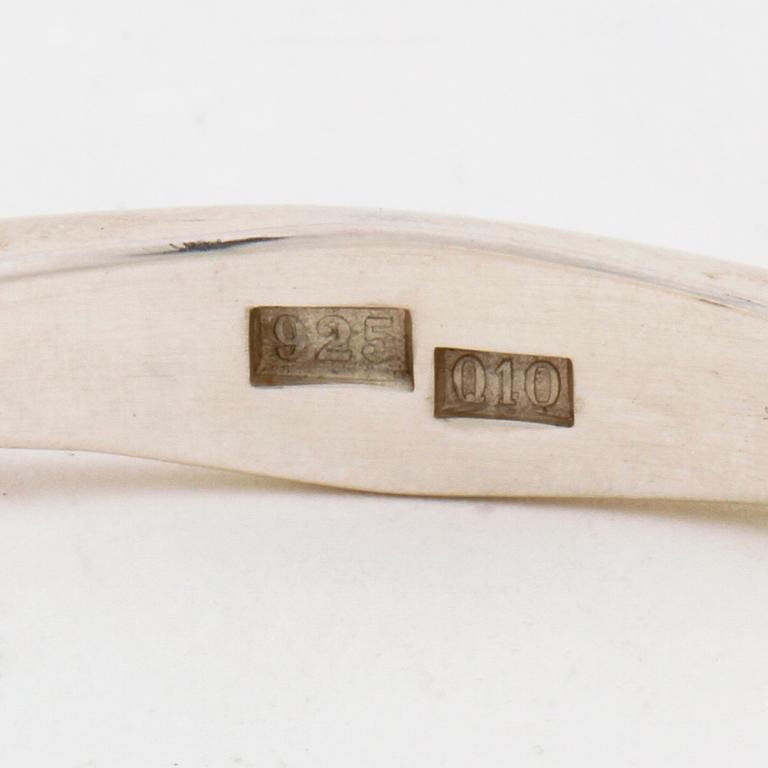 A bangle by  Sven-Erik Högberg, Göteborg, 1990.