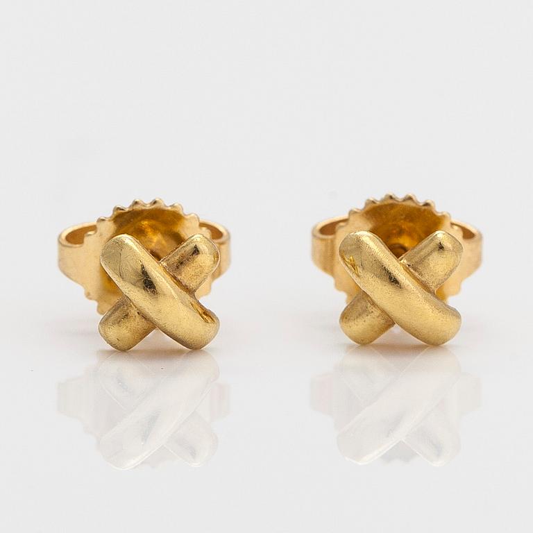 Tiffany & Co, a pair of 18K gold "'Cross Stitch' earrings.