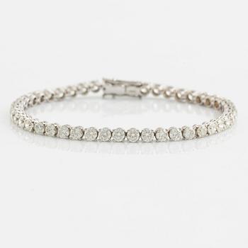 Tennisarmband med briljantslipade diamanter.