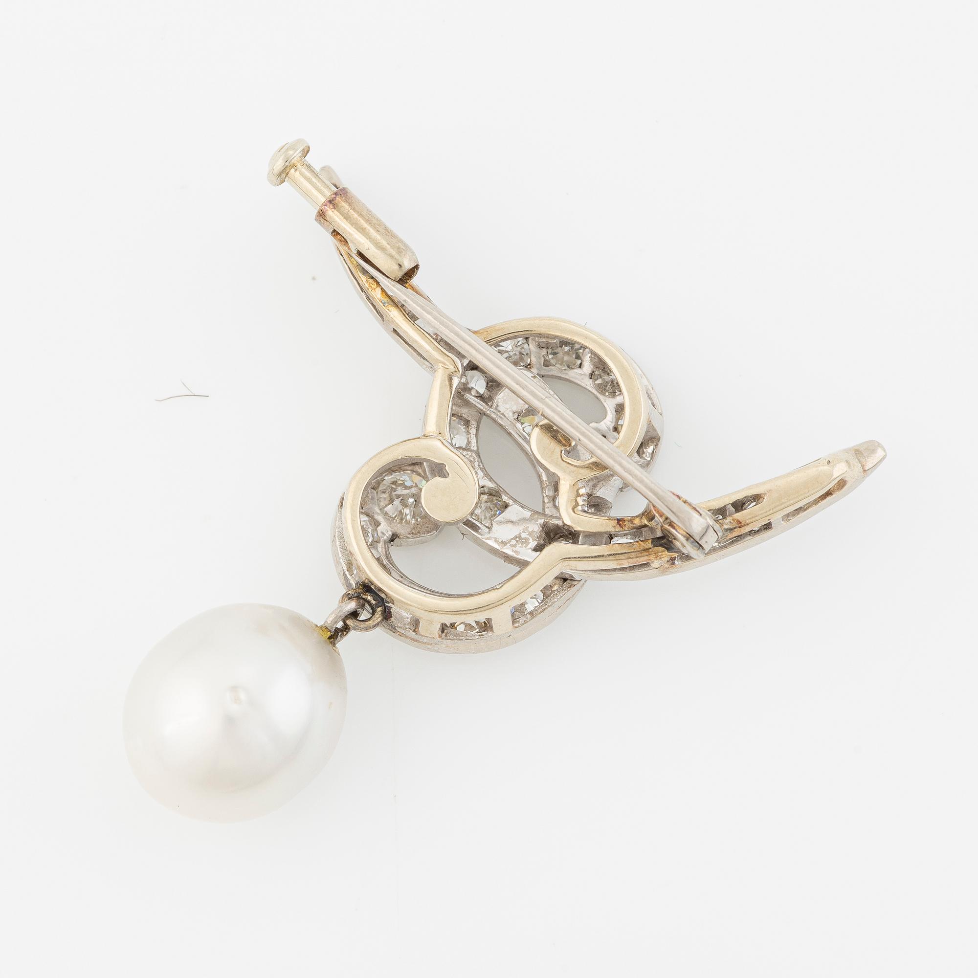 Brosch med odlad pärla och gammalslipade diamanter.