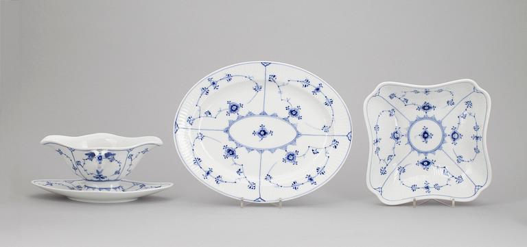MATSERVIS, 43 delar, porslin, Musselmalet, Royal Copenhagen, 1900-tal.