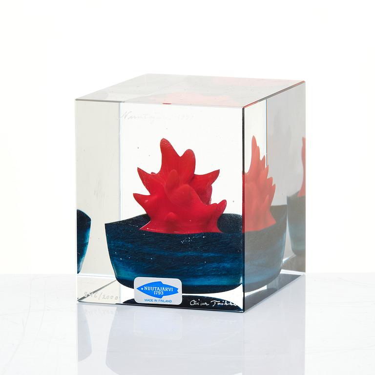 Oiva Toikka, a set of three cubic glass pieces, Nuutajärvi Finland 1989-2000.