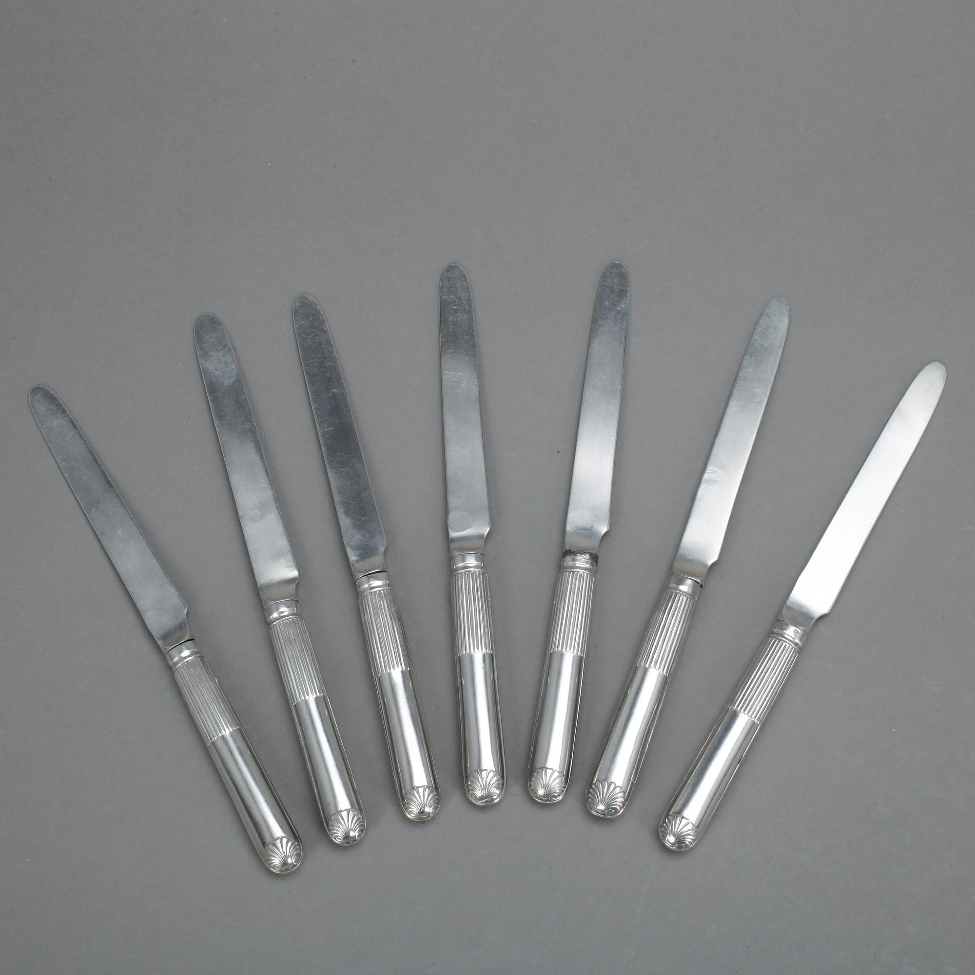 KNIVAR, silver, 6 + 1, bl.a. Johan Petter Grönvall, Stockholm, 1819. Vikt 320 g.