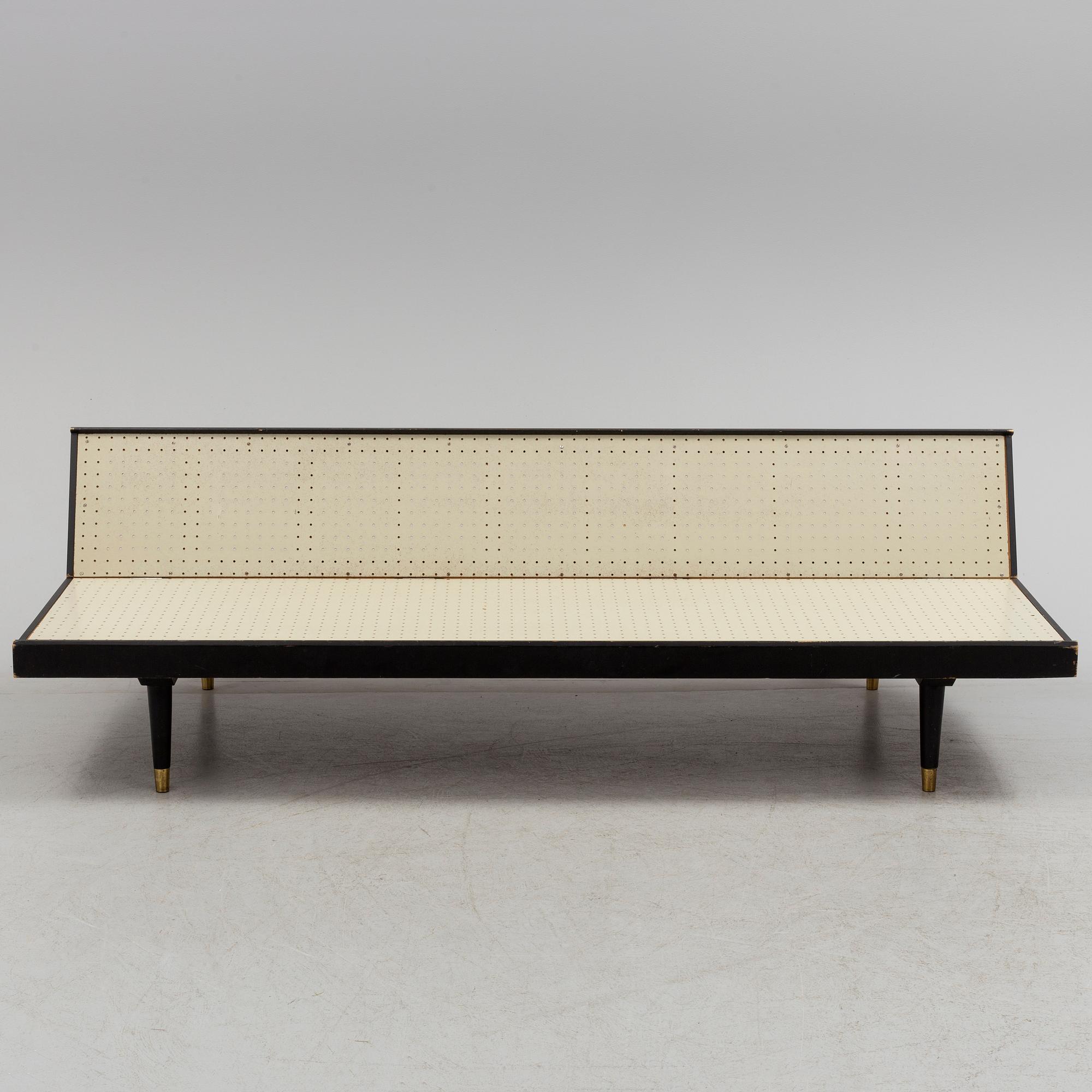 A mid 20th century daybed / sofa by Nordiska Kompaniet.